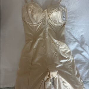 Luxurious Cream Lace Chemise